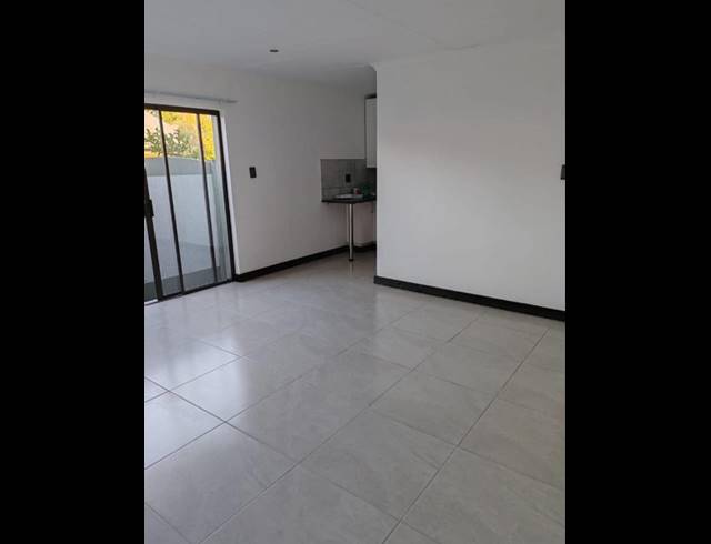 1,040M² OFFICE FOR SALE IN VANDERBIJLPARK SW 5